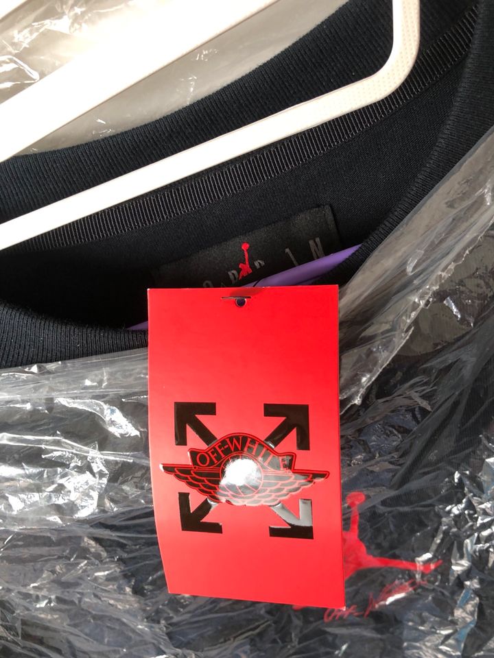 Off-White X Jordan Collab Shirt in XL DSWT in Krefeld