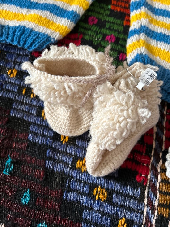 Babyklamotten, Schuhe etc. Aus Bio-Wolle alles Handarbeit und neu in Essen