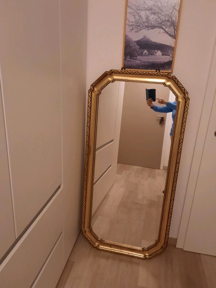 Spiegel mit Goldrahme in Mössingen