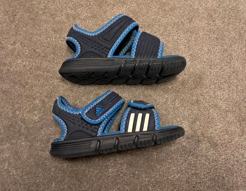 Baby Badeschuhe von adidas in Größe 23 in Kropp