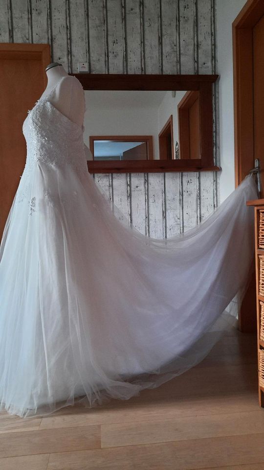 Brautkleid Weiß Hochzeitskleid Schnürung Gr. 40 bis 44 sauber in Brandenburg an der Havel