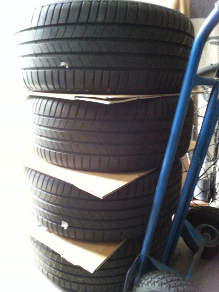 245/40R19 94 W Bridgestone T005 DOT 19 in Engelskirchen