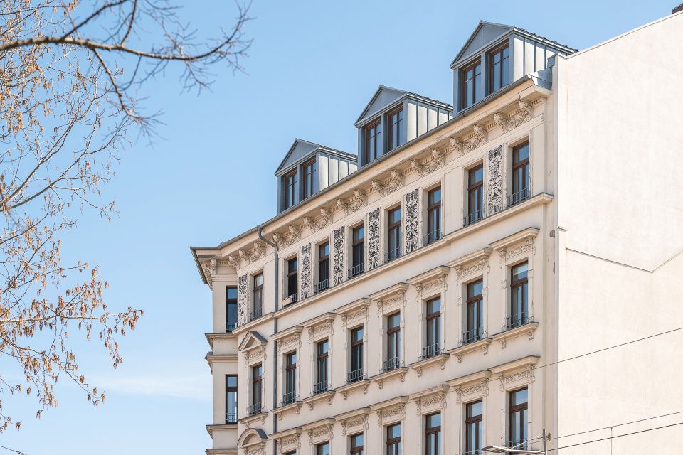 Ideale Familienwohnung mit 3 Zimmern, Balkon & Wannenbad in Neustadt-Neuschönefeld in Leipzig