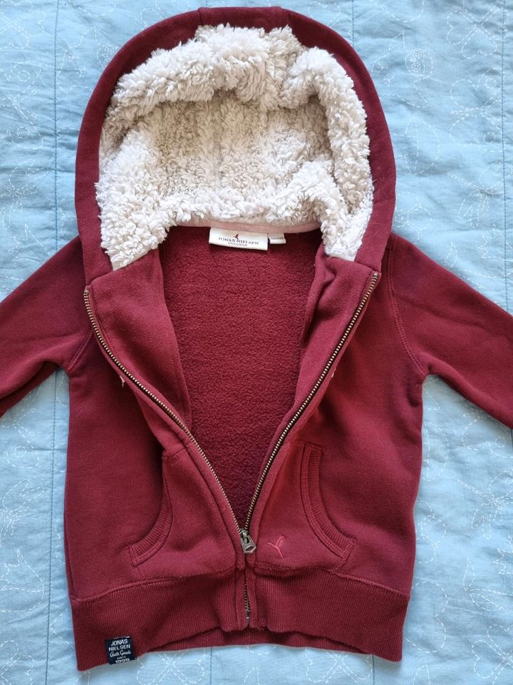 Kuscheljacke Hoodie mit Teddyfellkapuze Gr. 104/110 rot in Rostock