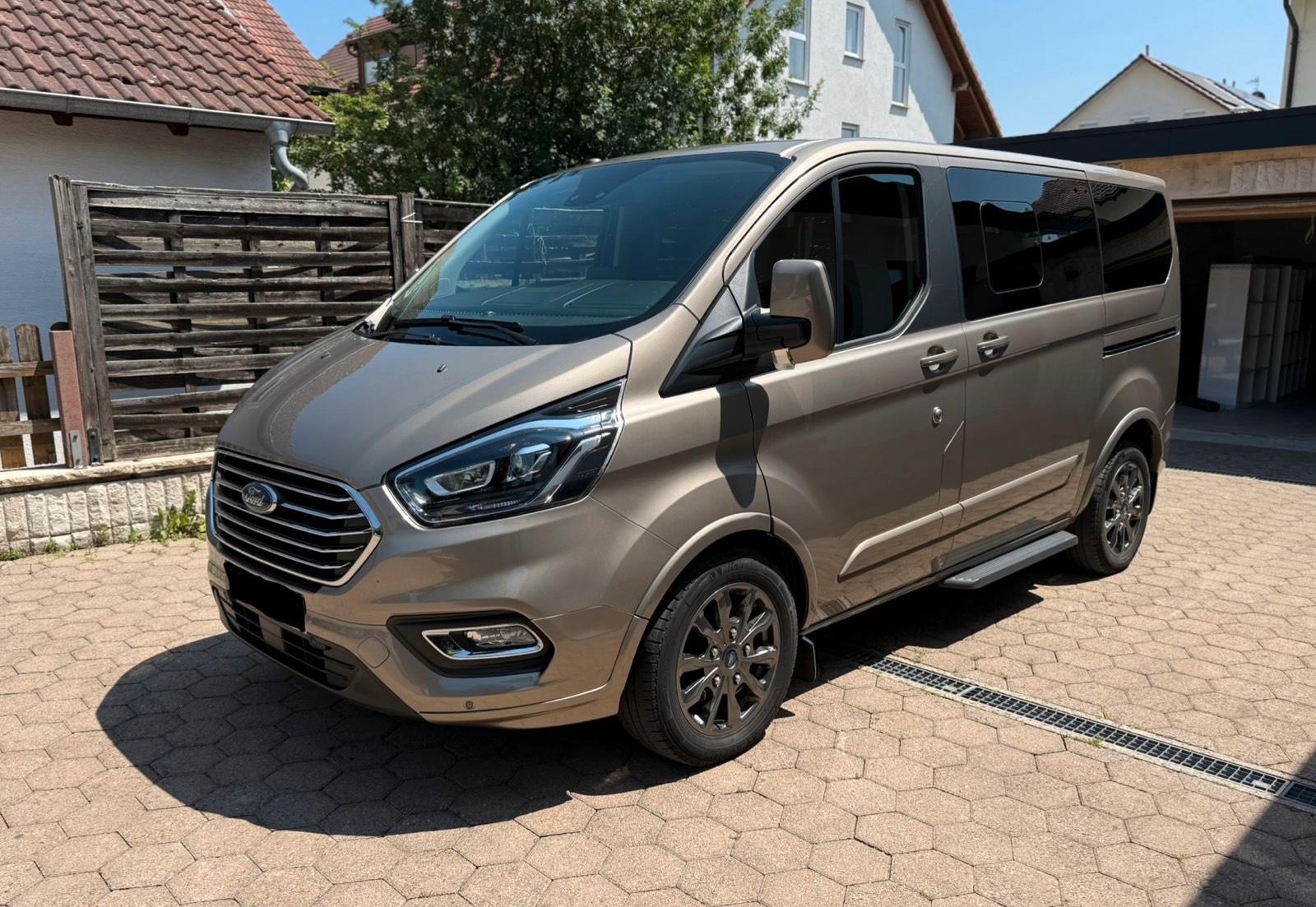 Abbildung des Autos Ford Tourneo Custom Tita…