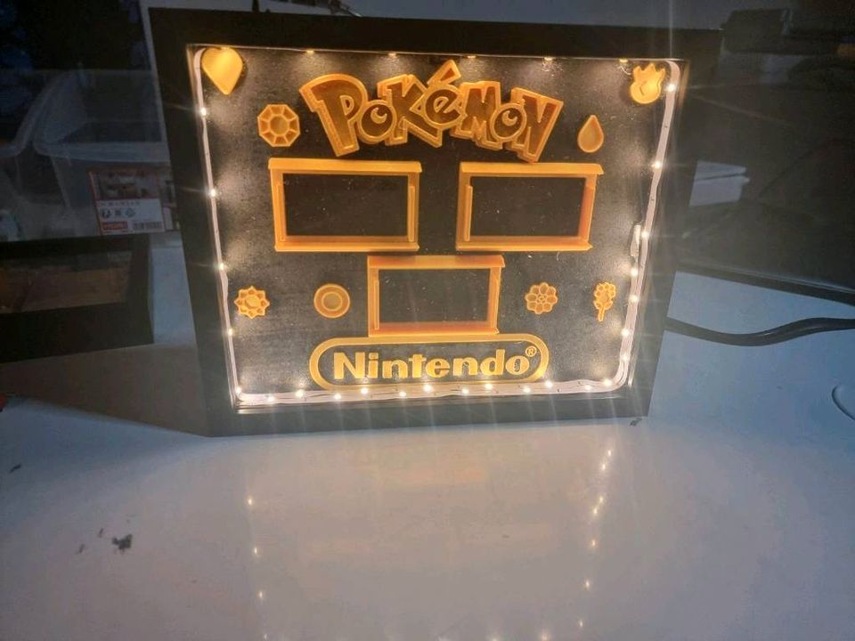 Pokemon Editionen Bilderrahmen (Gold,Silber,Gelb,Blau etc) in Waxweiler