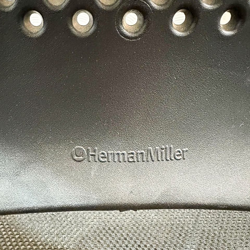 Herman Miller Caper Besucherstuhl auf Rollen schwarz Stapelbar in Langen (Hessen)