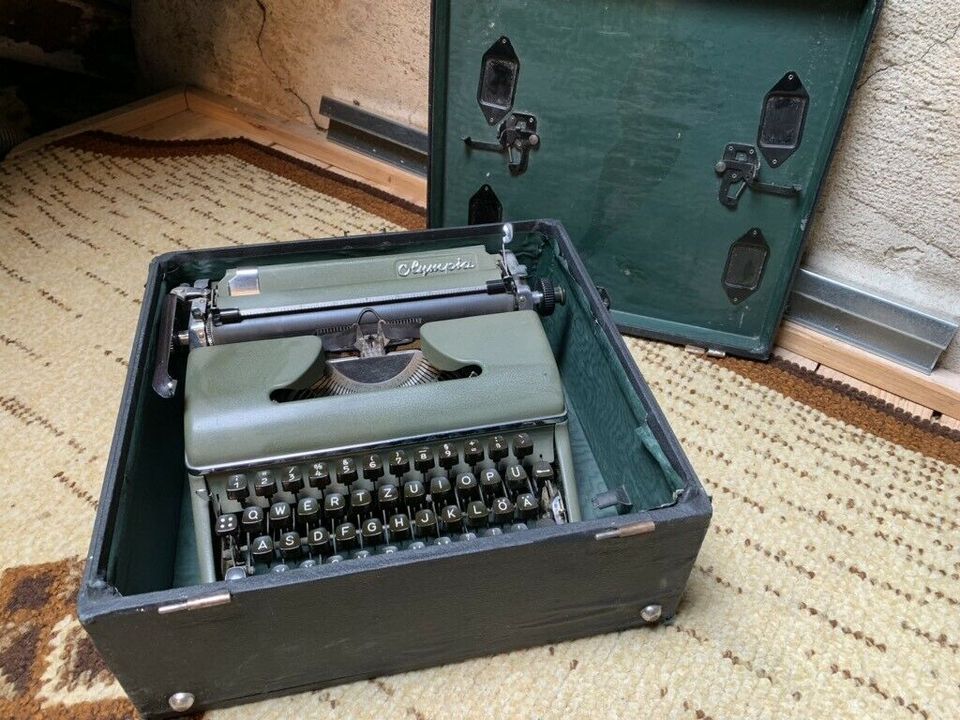 Schreibmaschinen (2Stück) in Wildenbruch