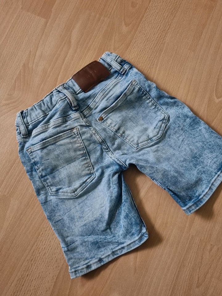 Kurze Jeanshose, Gr. 122 h&m in Essen