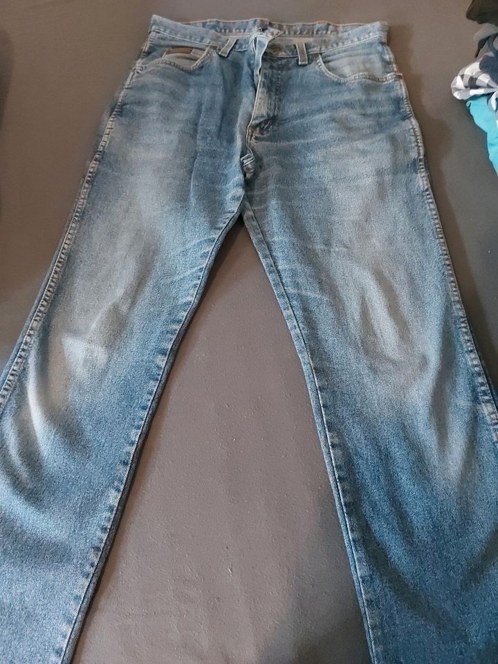 Wrangler Jeans Herren 30 32 in Kirchhundem
