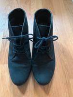 Schwarze bequeme Pumps in Wildleder-Optik – Größe 39 Leipzig - Plagwitz Vorschau