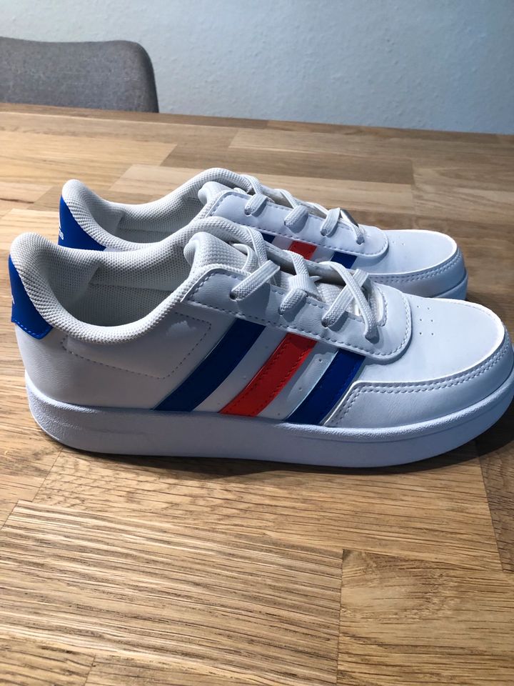 Adidas Court NEU Gr. 35 in Altusried