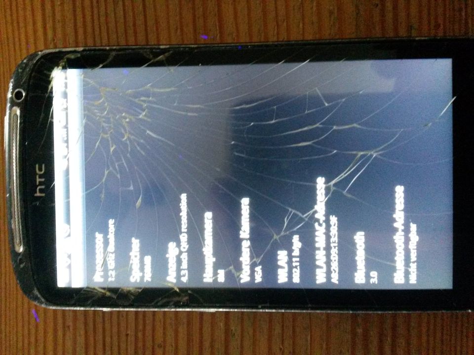 2x HTC Sensation Z710e mit mehreren Akkus - Display beschädigt in Miltenberg