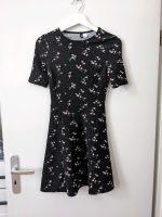 Schwarzes Kleid mit Blumen Größe 32 Thüringen - Kahla Vorschau