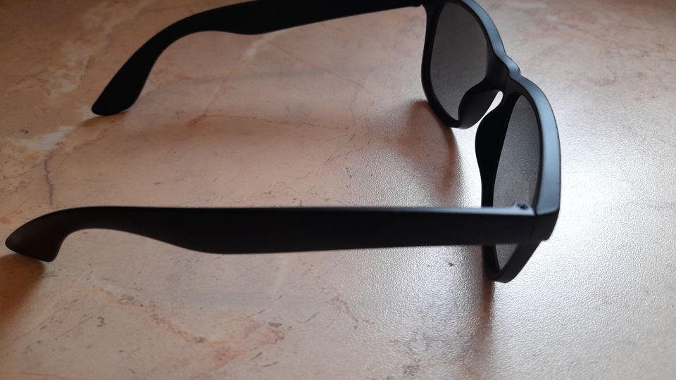 Neue Sonnenbrille Design á la X-CRUZE Nerd / schwarz in Schönefeld