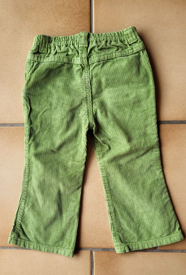 Kordhose grün Benetton Gr. 86 in Taufkirchen