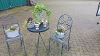 Garten-Deko-Set, Tisch mit 2 Stuhlen, Metall, grau, mit Pflanzen Nordrhein-Westfalen - Bocholt Vorschau