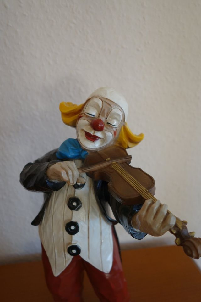 Clown, Vivian C auf dem Roller mit Hupe in Dithmarschen - Heide