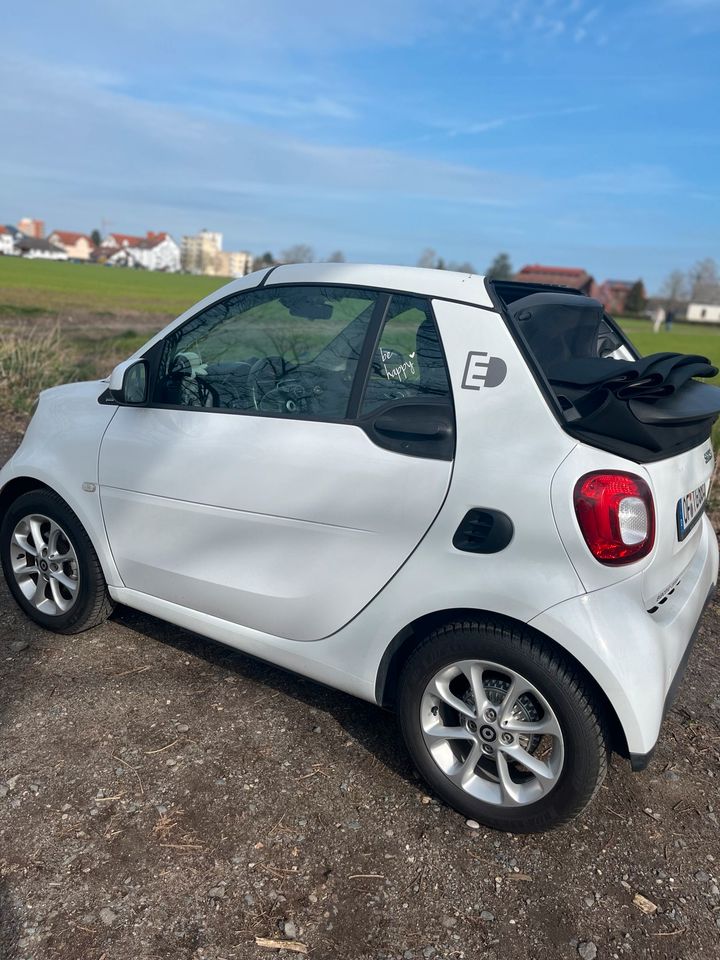 Smart EQ Electric Drive Cabrio in weiß in Rodgau