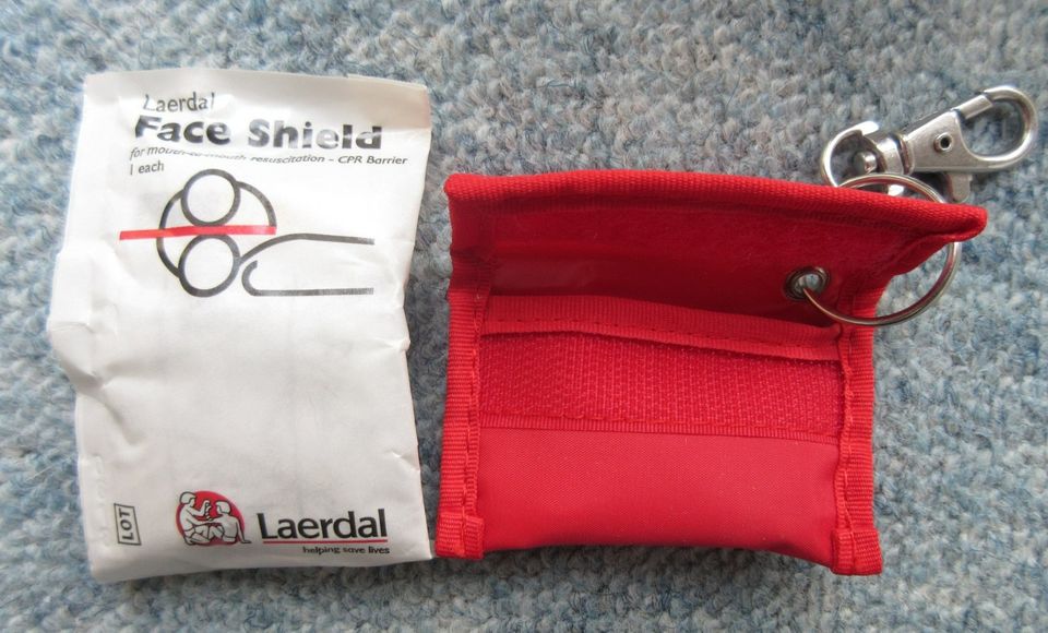 Laerdal FaceShield Beatmungstuch mit Schlüsselanhänger und Nylontasche