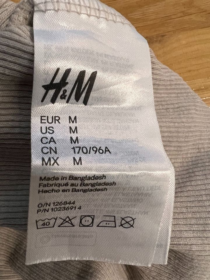 2x Damentops H&M Größe M Creme&Braun in Berlin