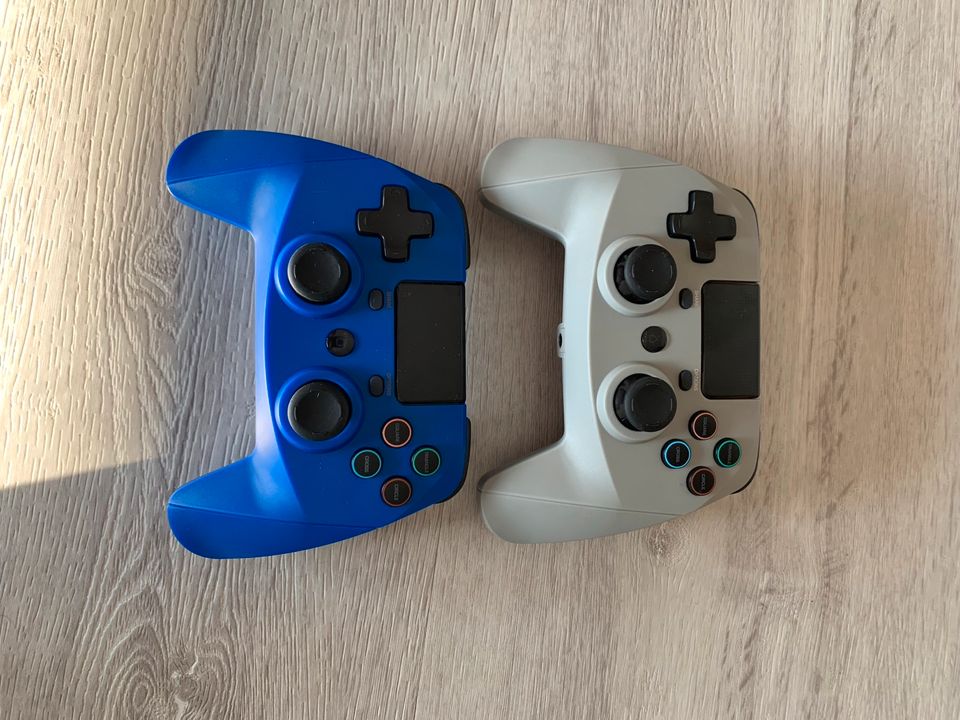 PS4 Konsole mit Controller und Spielen in Ebsdorfergrund