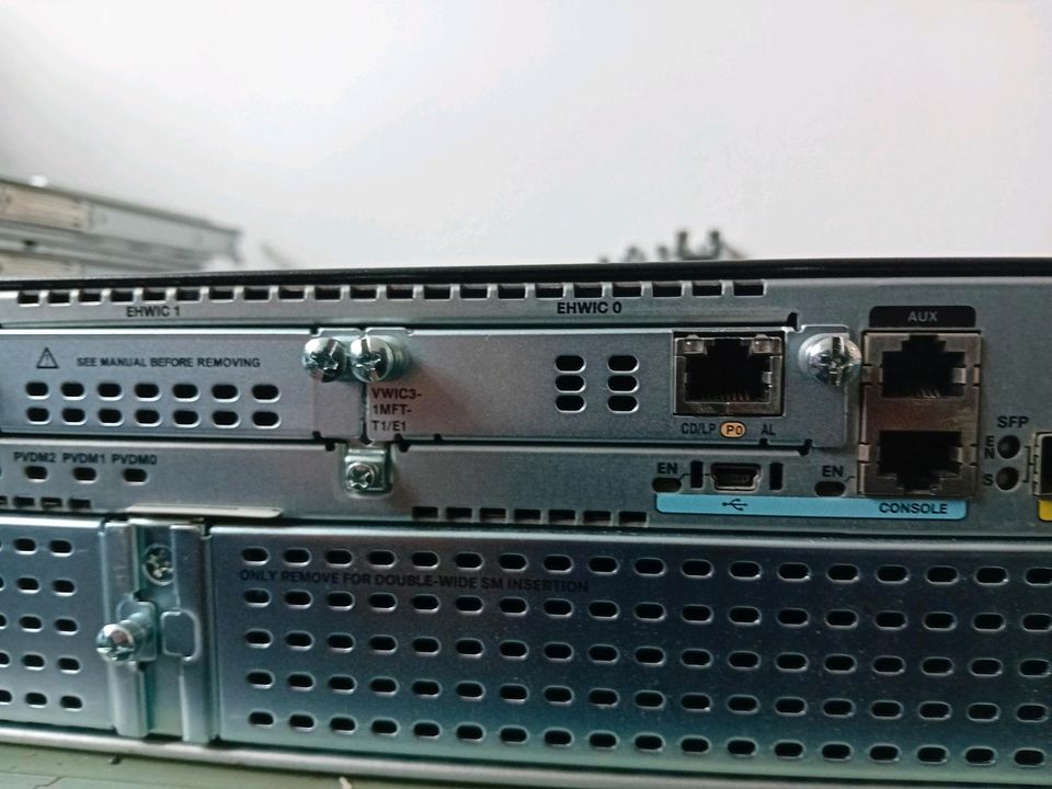 Cisco 2921 Series Router Inkl 4FXS & 1MFT in Wildau