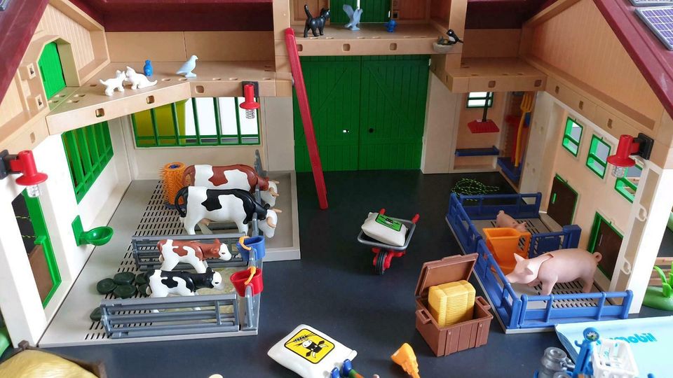 Playmobil Bauernhof mit sehr viel Zubehör in Essen