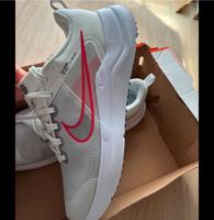 Nike Schuhe zu verkaufen Größe 40 Hessen - Rüsselsheim Vorschau
