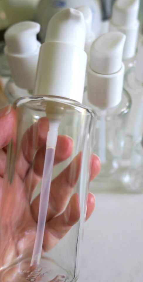 8 leere Gläser Kosmetik Flaschen Lotion Dosierspender je 100 ml in München
