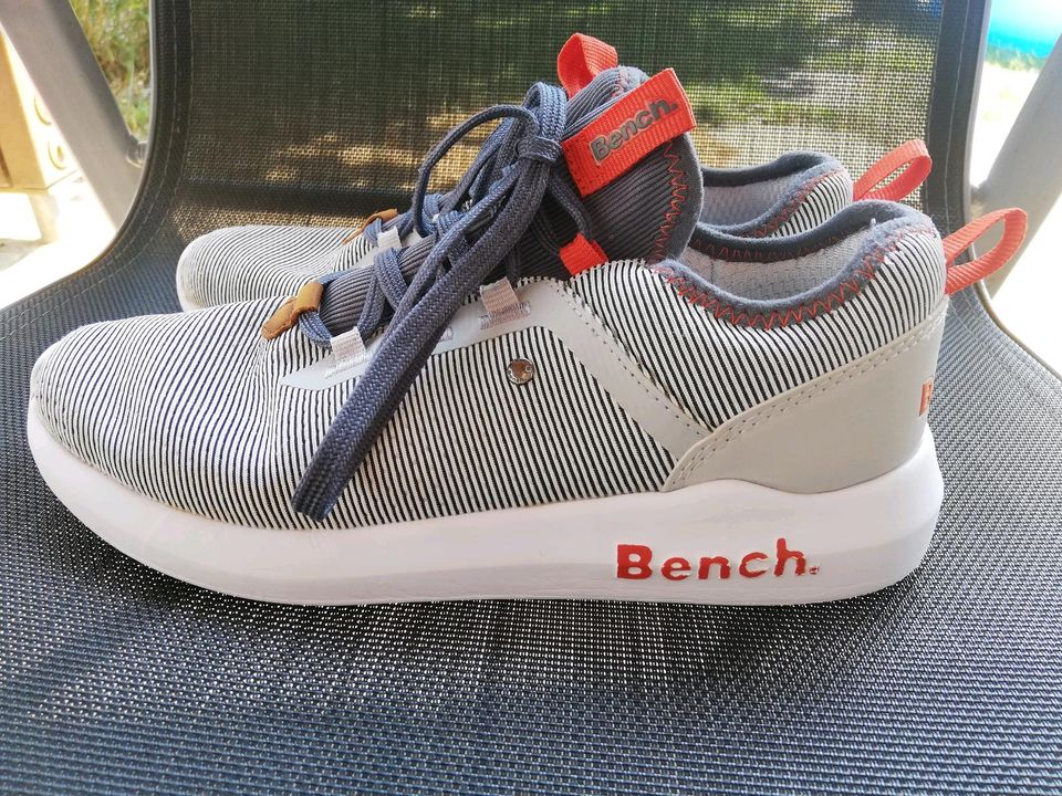 Bench Jungen Sneaker gestreift schwarz weiß grau Gr. 37 in Herbolzheim