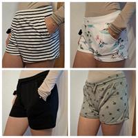Kleiderpaket Mädchen Gr. S Damen kurze Hosen  Shorts Sachsen-Anhalt - Südharz Vorschau