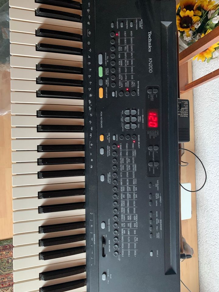 Keyboard von Technics KN200 in Bad Camberg