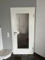 3 Türen Esche weiß lackiert, davon 2 mit Glaseinsatz+Zarge+Drücke Nordrhein-Westfalen - Bergkamen Vorschau