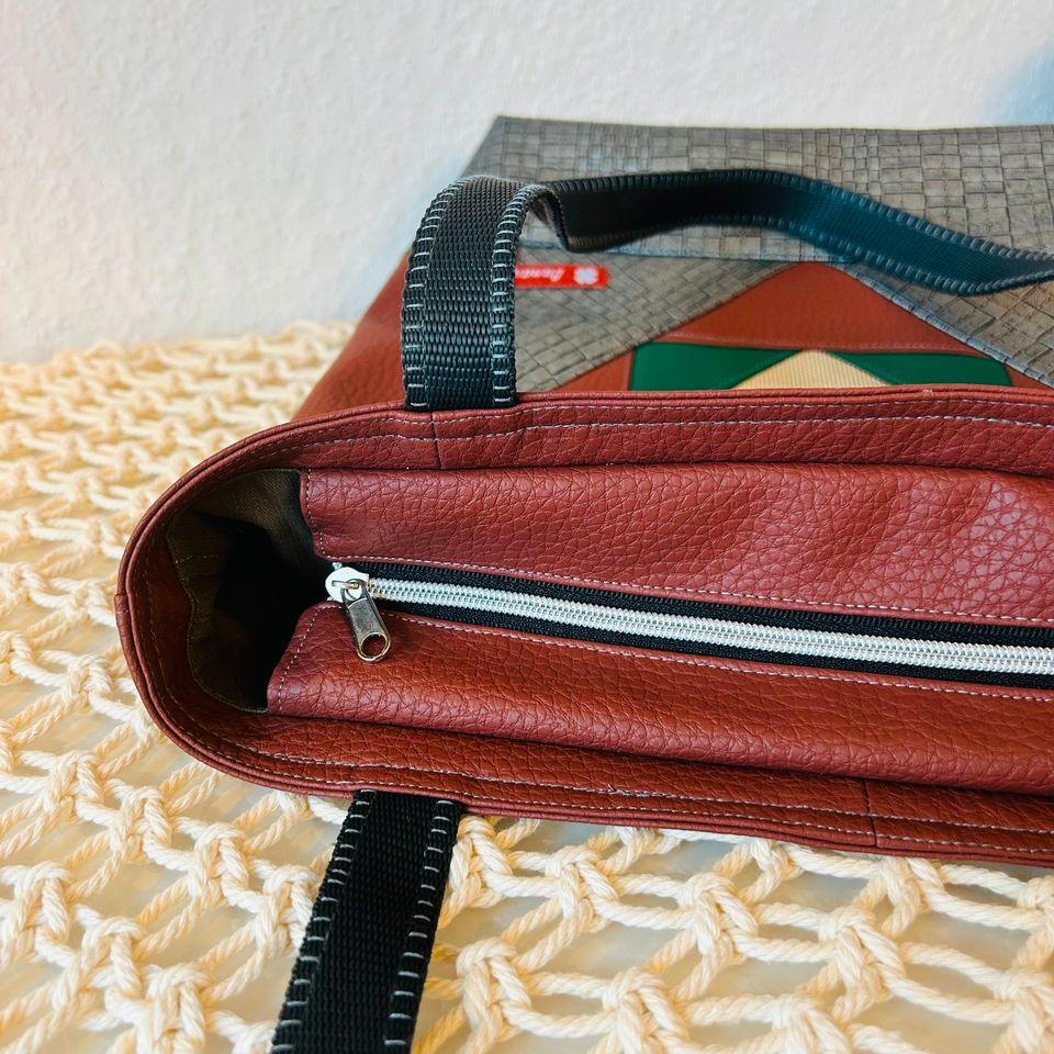 Tasche sehr groß Schultertasche Unikat Patchwork Kunstleder in Soest