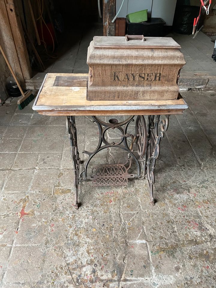 Antike vintage Nähmaschine Kayser in Scherstetten