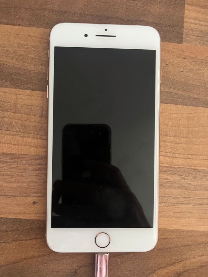 iPhone 8 Plus Roségold 128 GB mit Original Verpackung in Freiburg im Breisgau