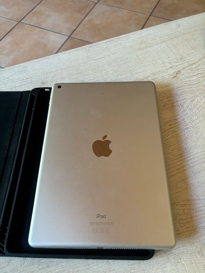iPad 8 Generation 2020 mit 128 GB in Hennstedt