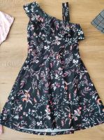 Schwarzes Kleid mit Blumen H&M Größe 140 Kreis Pinneberg - Schenefeld Vorschau