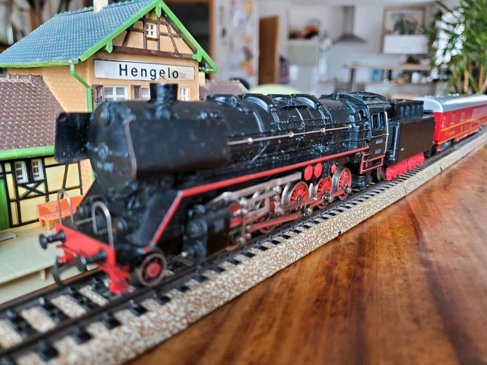 Märklin Auflösungen                         Lok 3047 in Notzingen