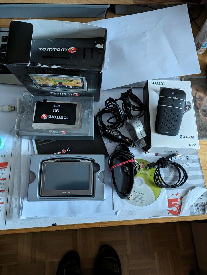 TomTom GO 720T mit Soaiy S-32 Freisprechtkit Bluetooth in Edertal