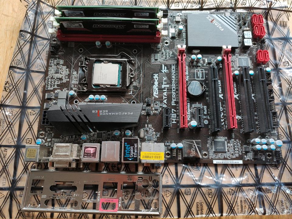 Intel Xeon 1230 v3 + ASRock h87 Performance + Ballistics 8GB Kit in Waiblingen