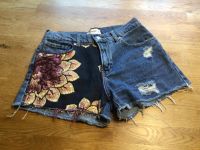 Short Jeans mit Blumen Applikation MANGO Gr. 36 Hessen - Eppertshausen Vorschau