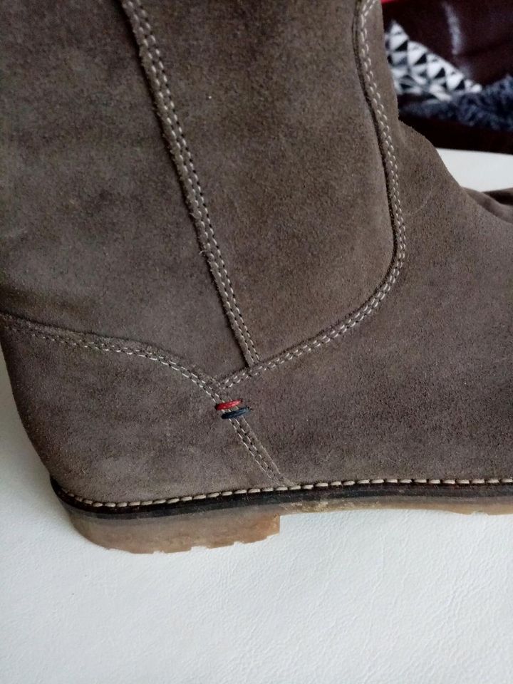 Tommy  Hilfiger Tommie Stiefel Schuhe Langschaft Gr. 39 in Neumünster