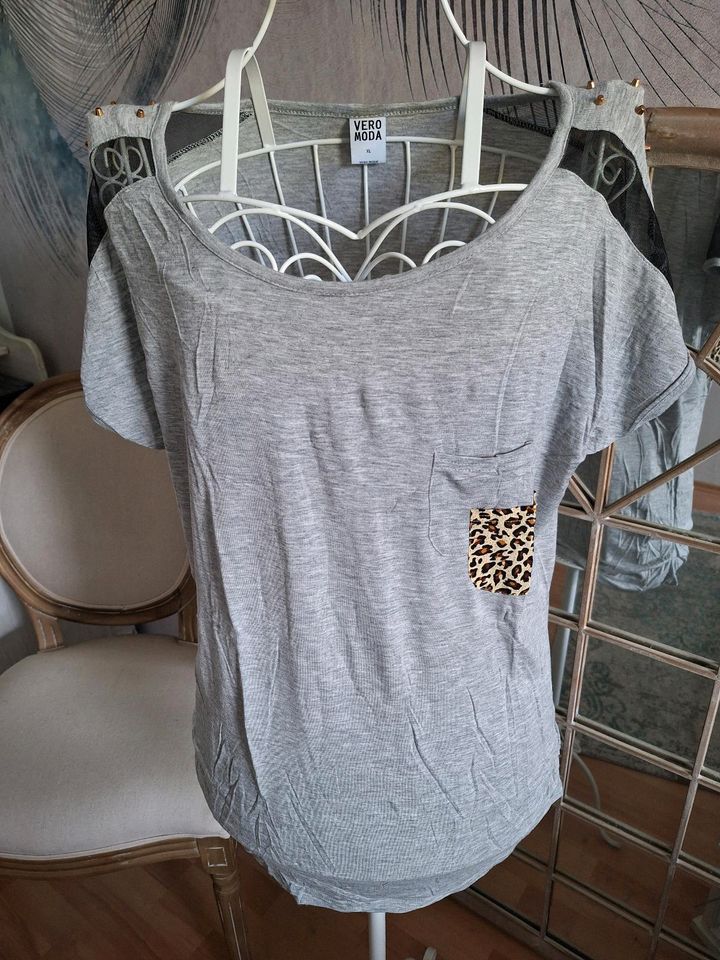 Vero Moda Shirt grau-leo Gr. XL mit Netz und Nieten in Grettstadt