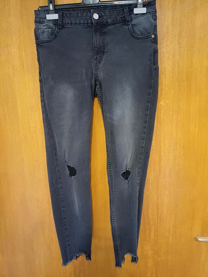 Jeans Gr. 29 Skinny Low Waist Cut Outs Stretch in Höhr-Grenzhausen