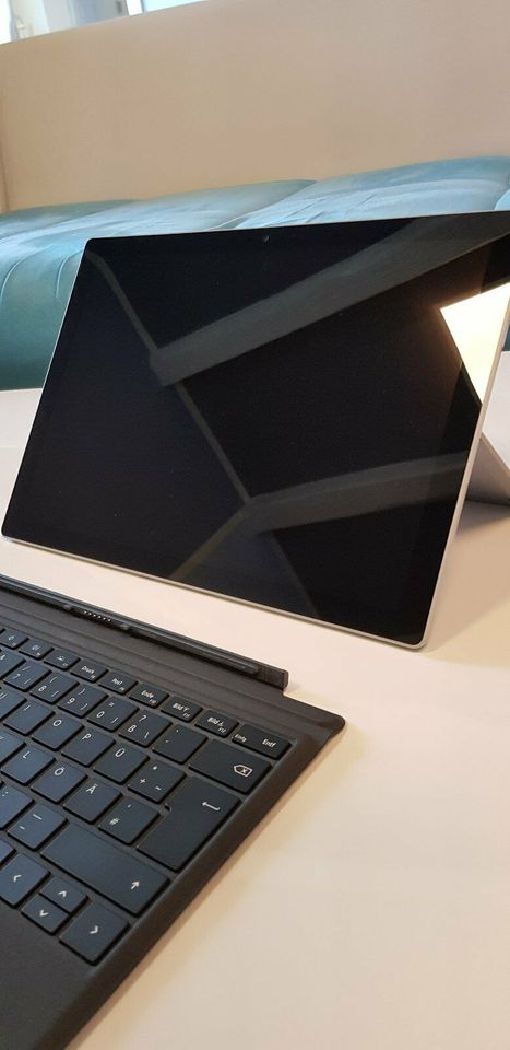 Microsoft Surface Pro LTE Advanced RAM 8gb Speicher 256gb Win10 P in Ebermannstadt