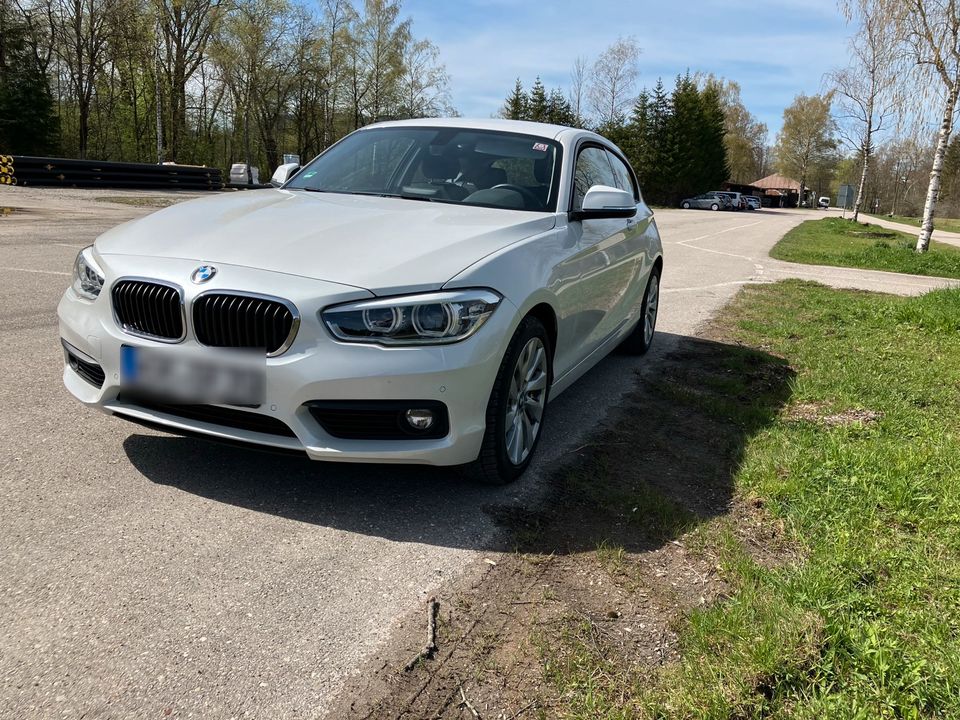 BMW 118i Advantage neuer TüV wenig km in Geretsried