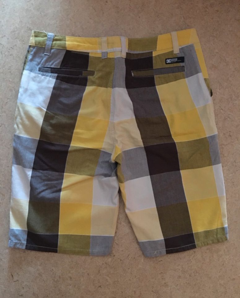 DC Apparel Division Shorts /kurze Hose Herren Gr.29 in Koblenz