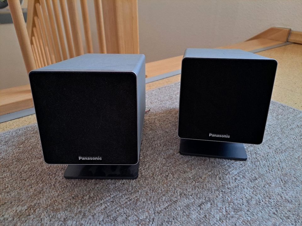 Panasonic Stereoanlage zwei Lautsprecher Fernbedienung Radio USB in Gudensberg